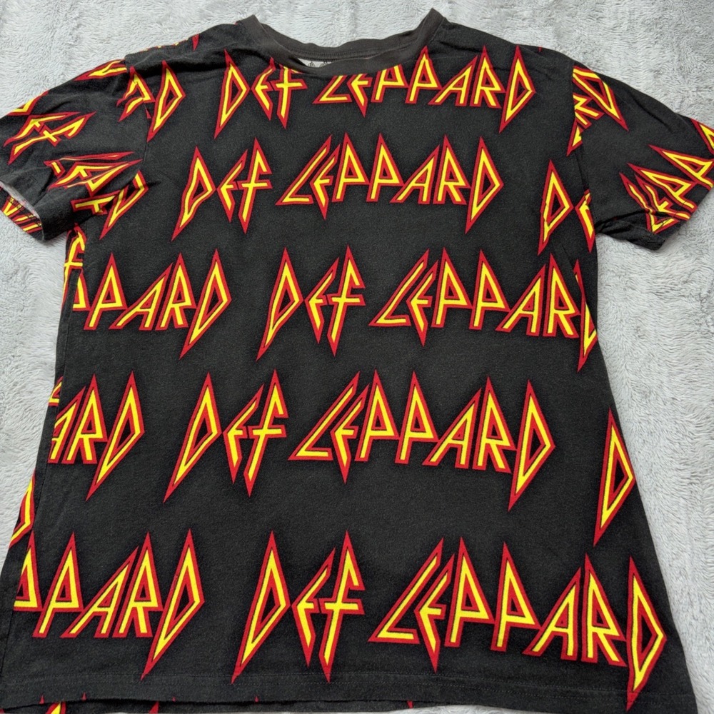 2019 Dated Def Leppard Rocker T-Shirt‎ Women Size Large